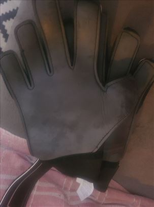 Nove golmanske rukavuce kipsta