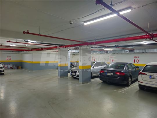 Parking mesto u garazi zgrade na Vracaru