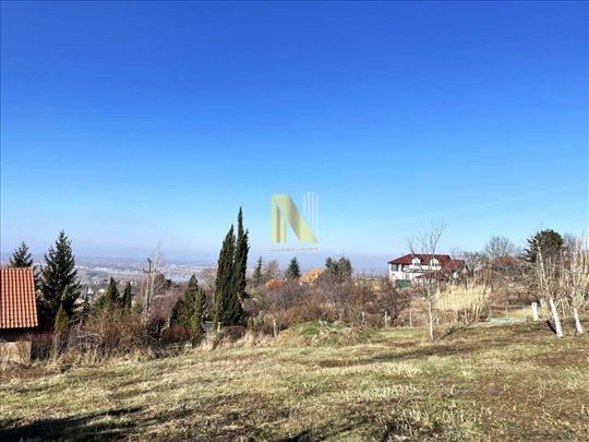 Prodaja - plac sa pogledom na Dunav - Bocke