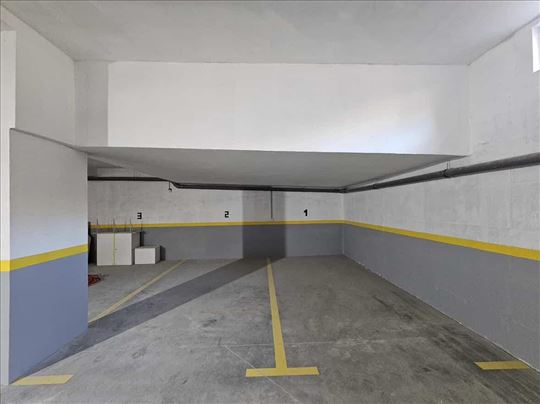 Prodaja 2 mesta - Dom Zdravlja Zvezdara