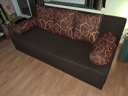 Prodajem očuvan polovan trosed