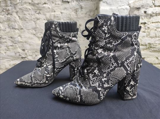 Safran čizmice br. 38     