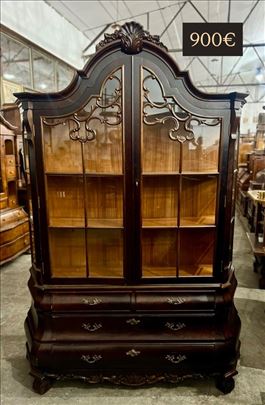 Stilska Trbušasta Vitrina