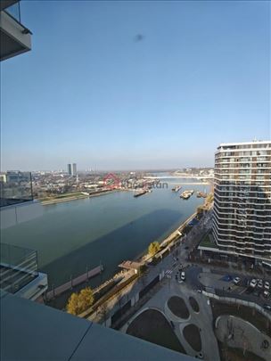 Bw Riviera. Premium sa bazenom i pogledom na reku