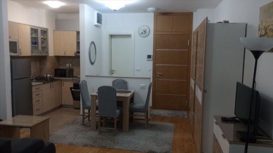 Central garden, novogradnja, 45m2, terasa, garaža