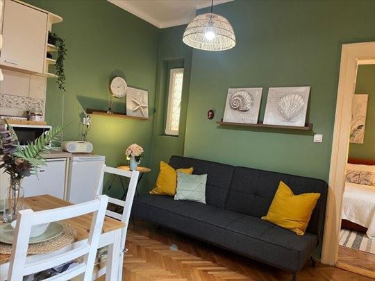 Čika Ljubina, 40m2, dve sobe, moderno namešten