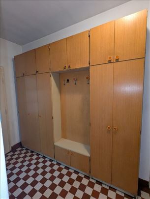 Cipelarnik sa garderoberom 