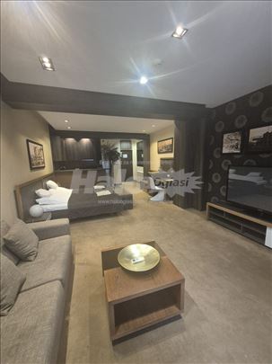 Dedinje-55m2 na prodaju, dvoriste sa bazenom