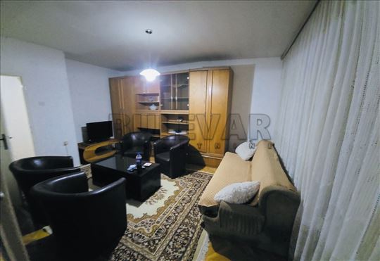 Izdaje se odličan trosoban stan u Duvaništu, 100m2