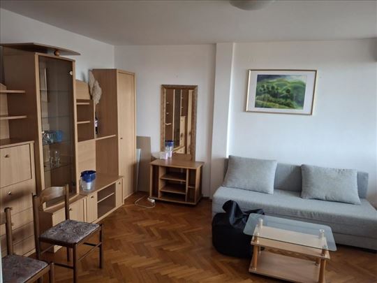 Izdaje se stan kod Starog merkatora,useljiv ID#189