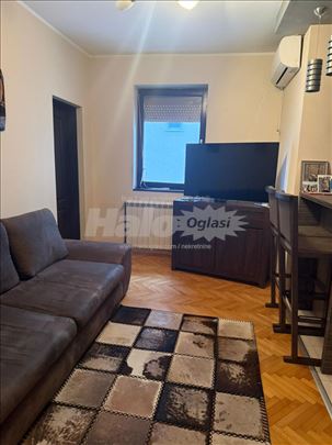 Izdajem komplet namesten stan