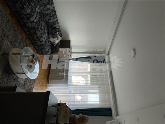 izdajem stan u strogom centru grada