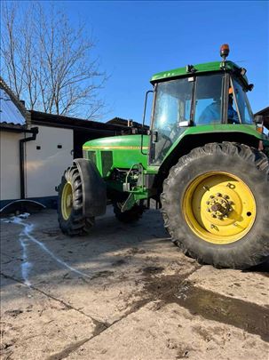 John Deere 7600 