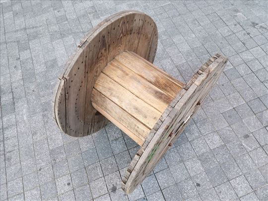 Kalem drveni okrugli za sto