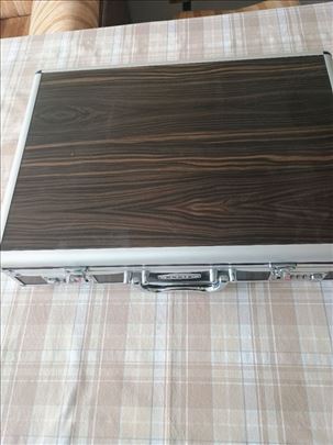 Konig kofer sa priborom