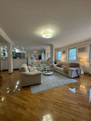 Kvalitetan. Renoviran. Namešten. Pored Skyline-a