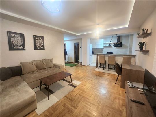 LUX, sa teretanom i saunom