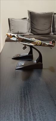 Makete ratnih aviona i borbenih vozila