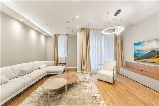 Nov, dizajnerski projektovan / 4.0 / garaza - HRAM