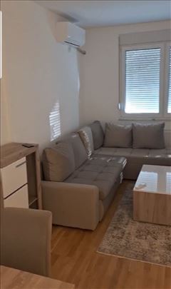 Nov dvosoban namešten stan 47m2- NS Skver 430e