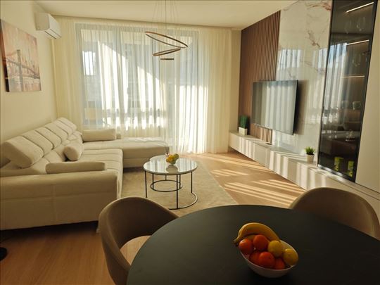 Nov, Neuseljavan, Dizajnerski projektovan