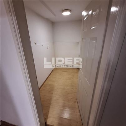 Renoviran salonac sa dva ulaza ID#1232