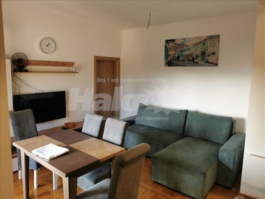 Stan sa dve spavaće sobe u mirnom delu Zlatibora