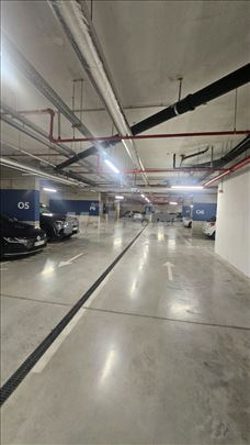 Arcadia i Aurora izdajem garazno mesto na -1