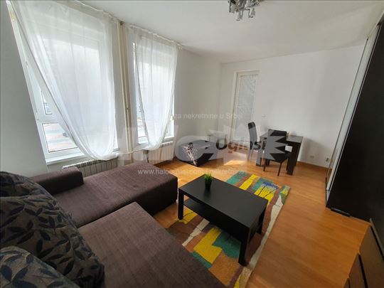 Belville Garsonjera nameštena, parking