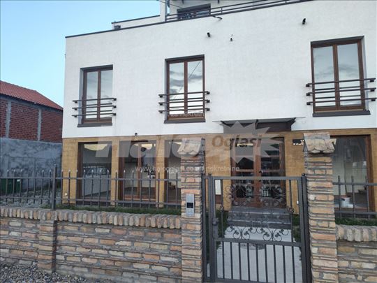 Borča,novogradnja 86m²,4-soban,dvorište,uknjižen