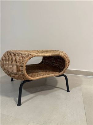 Coffee table / ottoman