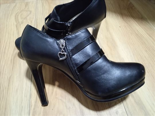 crne gleznjace LaMaria 38