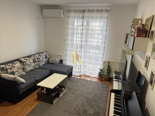 Dvoiposoban stan na granici Telepa i Adica