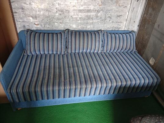 Dvosed očuvan lep na prodaju povoljno 