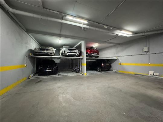 Izdaje se garaža-klackalica u Baba Višnjinoj ID#18