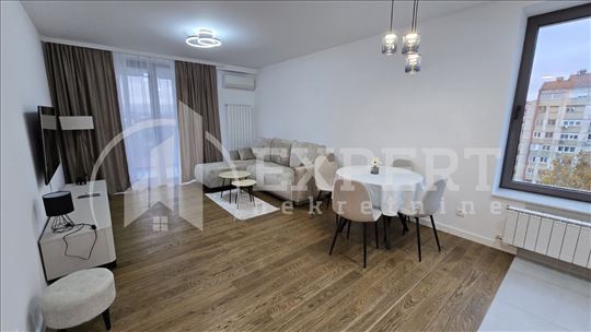 Izdaje se neuseljavan stan u novom kompleksu Plane