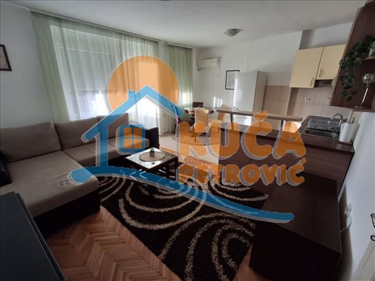 Izdaje se odličan stan u centru Niša, kod Filozofs