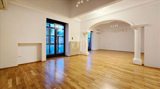 Izdaje se poslovni objekat sa 2 garažna mesta