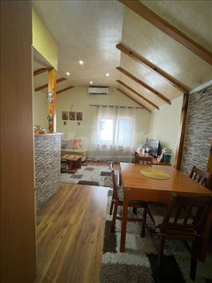 Izdajem četvorosobni stan na Ledinama