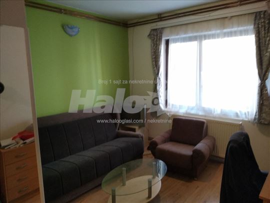 izdajem namestenu garsonjeru