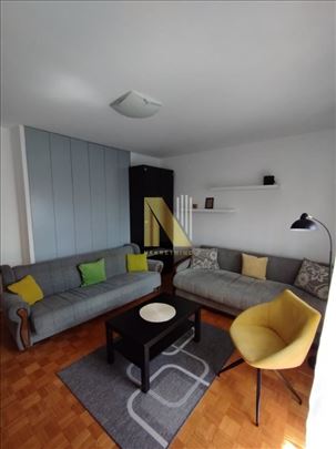 Izdavanje Stana U Mirnoj Ulici U Blizini Bulevara 