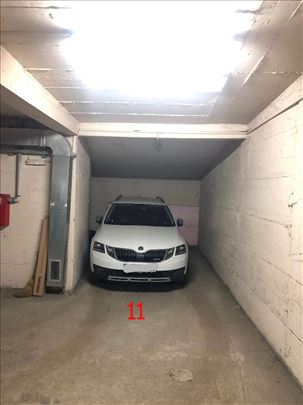 Komforno garažno mesto,rampa,odlična lokacija,13m2