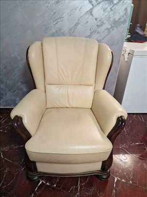 Kozna gartitura u skoro novo stanje bez oštecenja