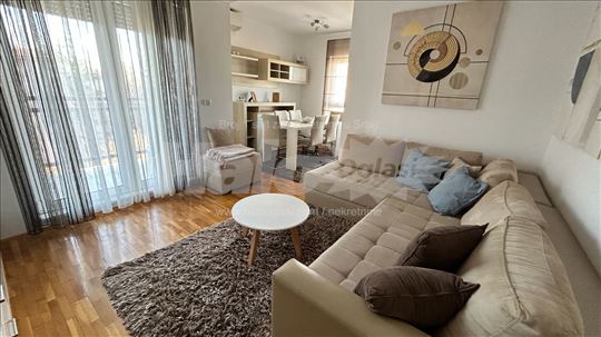 Lux stan, Karaburma, 3.0