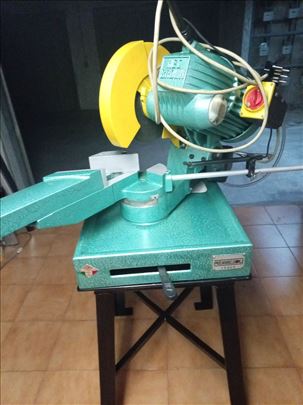 Mašina za sečenje metalnih profila (ger mašina) 