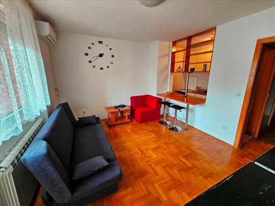 Namešten jednosoban noviji stan 32m2 - Rotkvarija