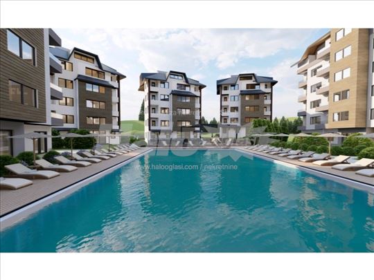 Nov opremljen Stan sa dvorištem.