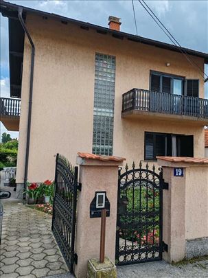 Odlicna kuca u centru Bijeljine