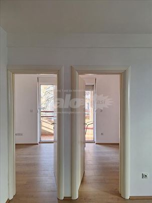 Polunamesten troiposoban stan sa opremljenom kuhin