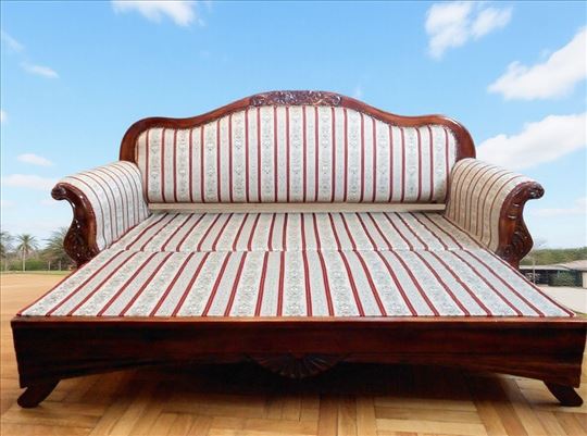 Stilski trosed Lux na rasklapanje.Novo